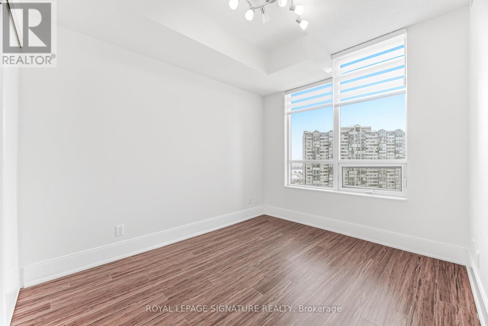 1402 - 330 Burnhamthorpe Road W Property Photo 28