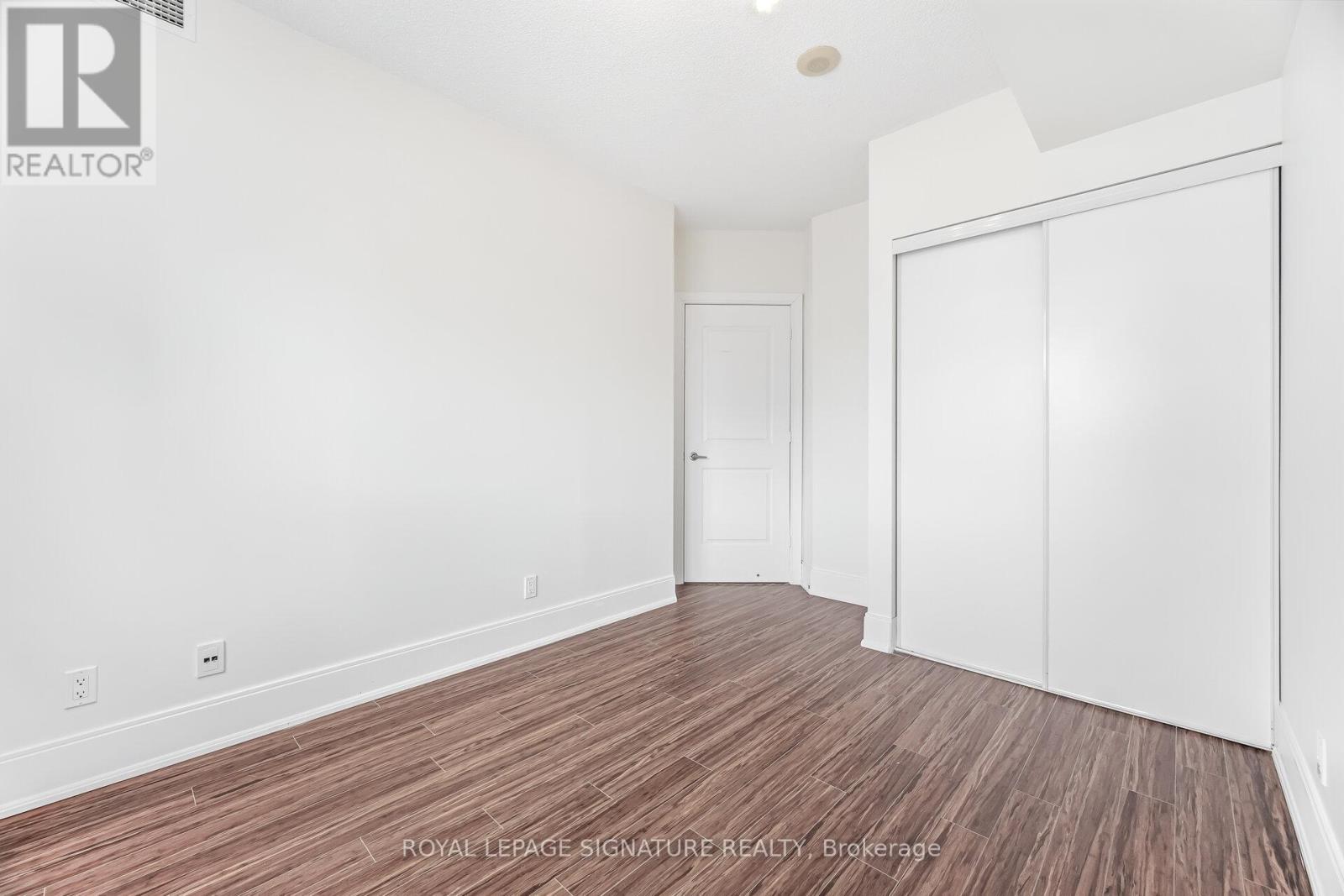 1402 - 330 Burnhamthorpe Road W Property Photo 29