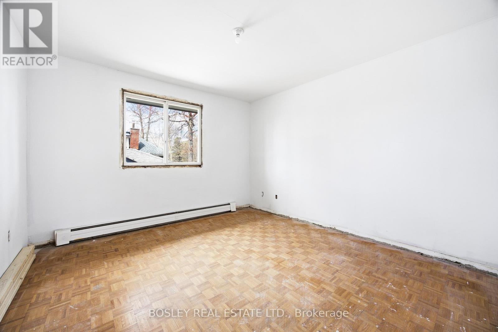 24 Oakwood Avenue N Property Photo 10