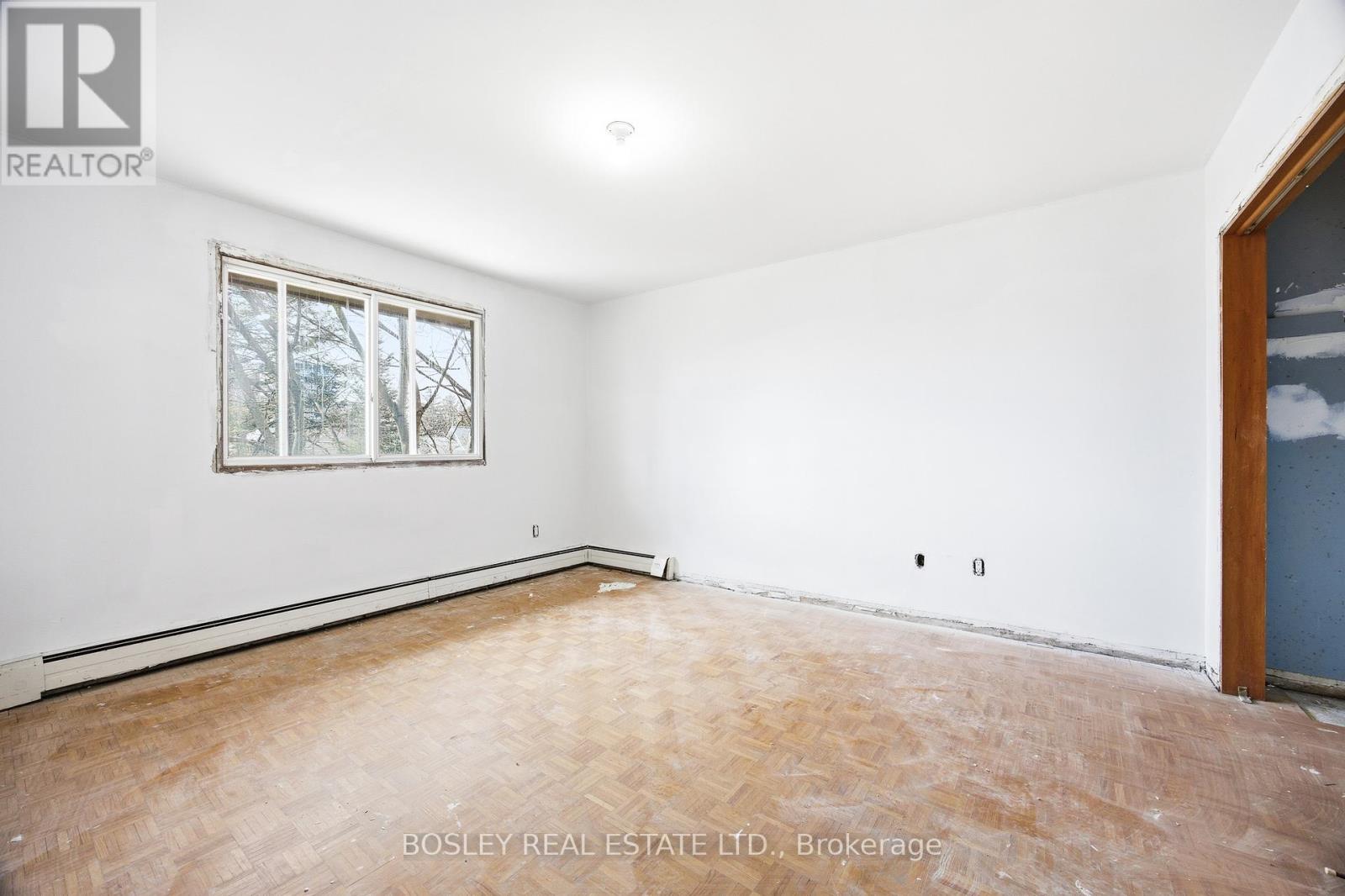 24 Oakwood Avenue N Property Photo 13