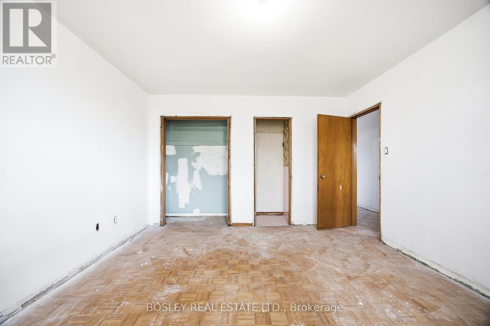 24 Oakwood Avenue N Property Photo 14