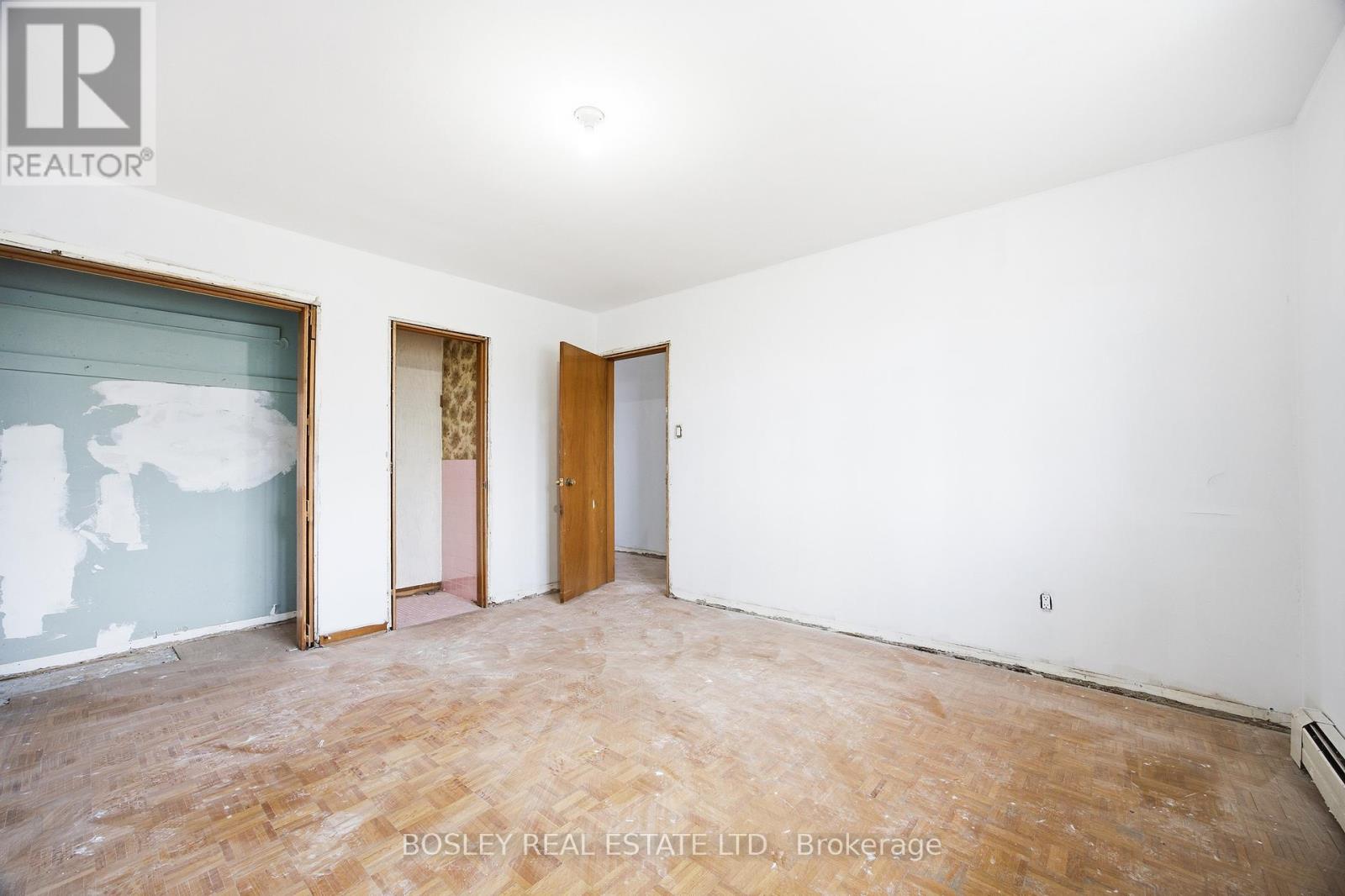 24 Oakwood Avenue N Property Photo 15