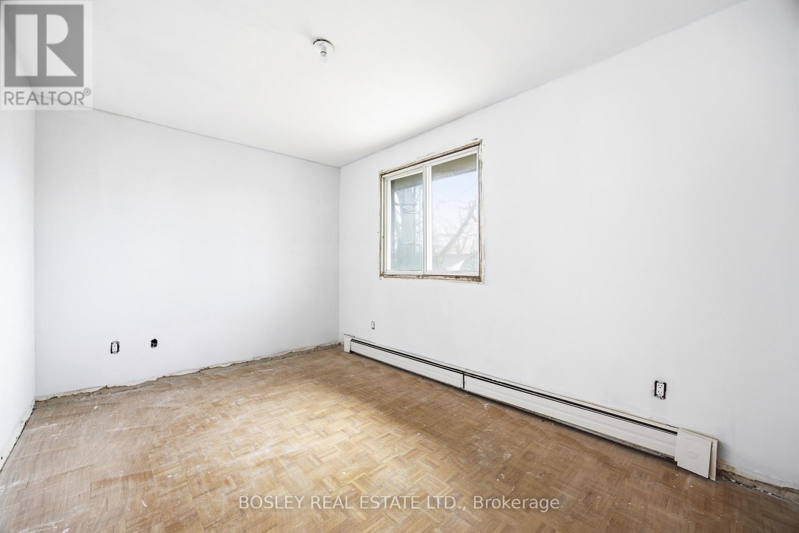 24 Oakwood Avenue N Property Photo 16