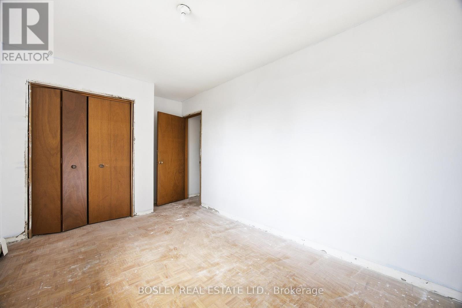 24 Oakwood Avenue N Property Photo 17