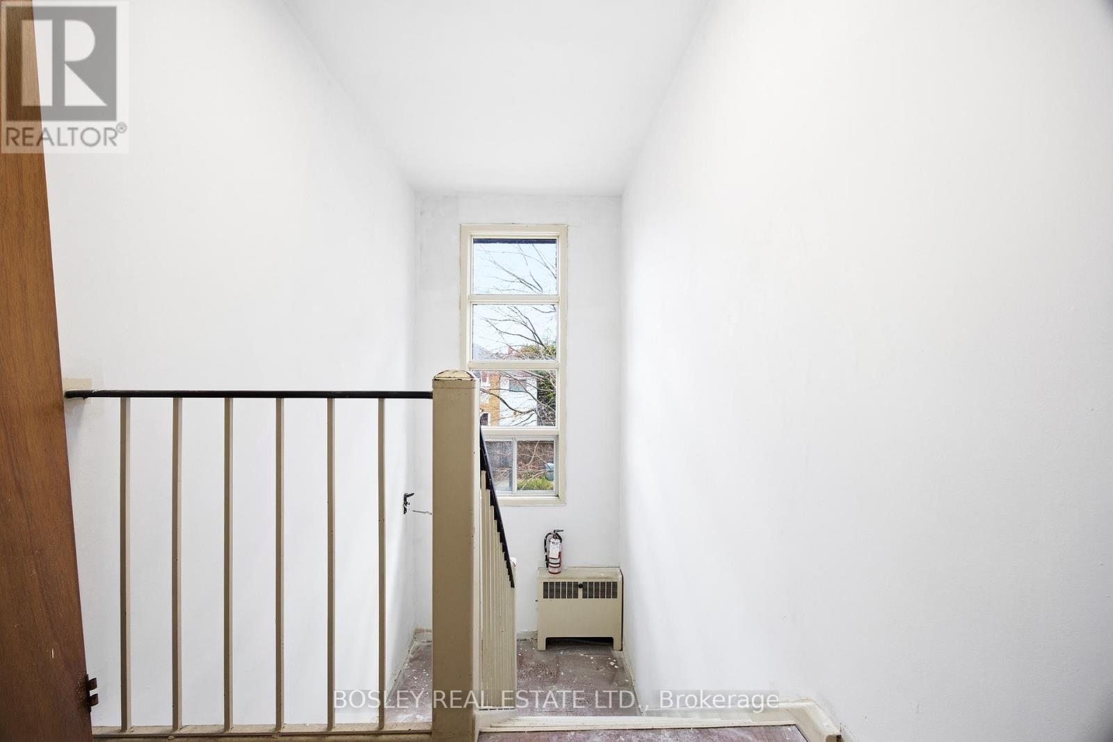 24 Oakwood Avenue N Property Photo 18