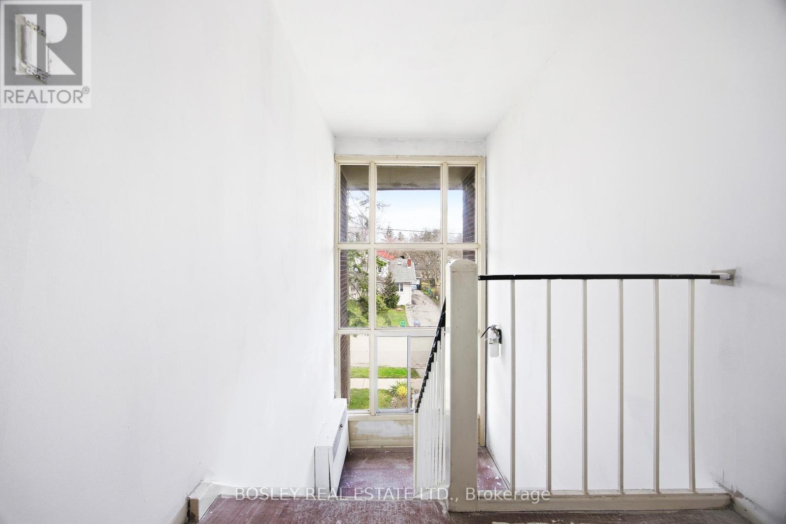 24 Oakwood Avenue N Property Photo 19
