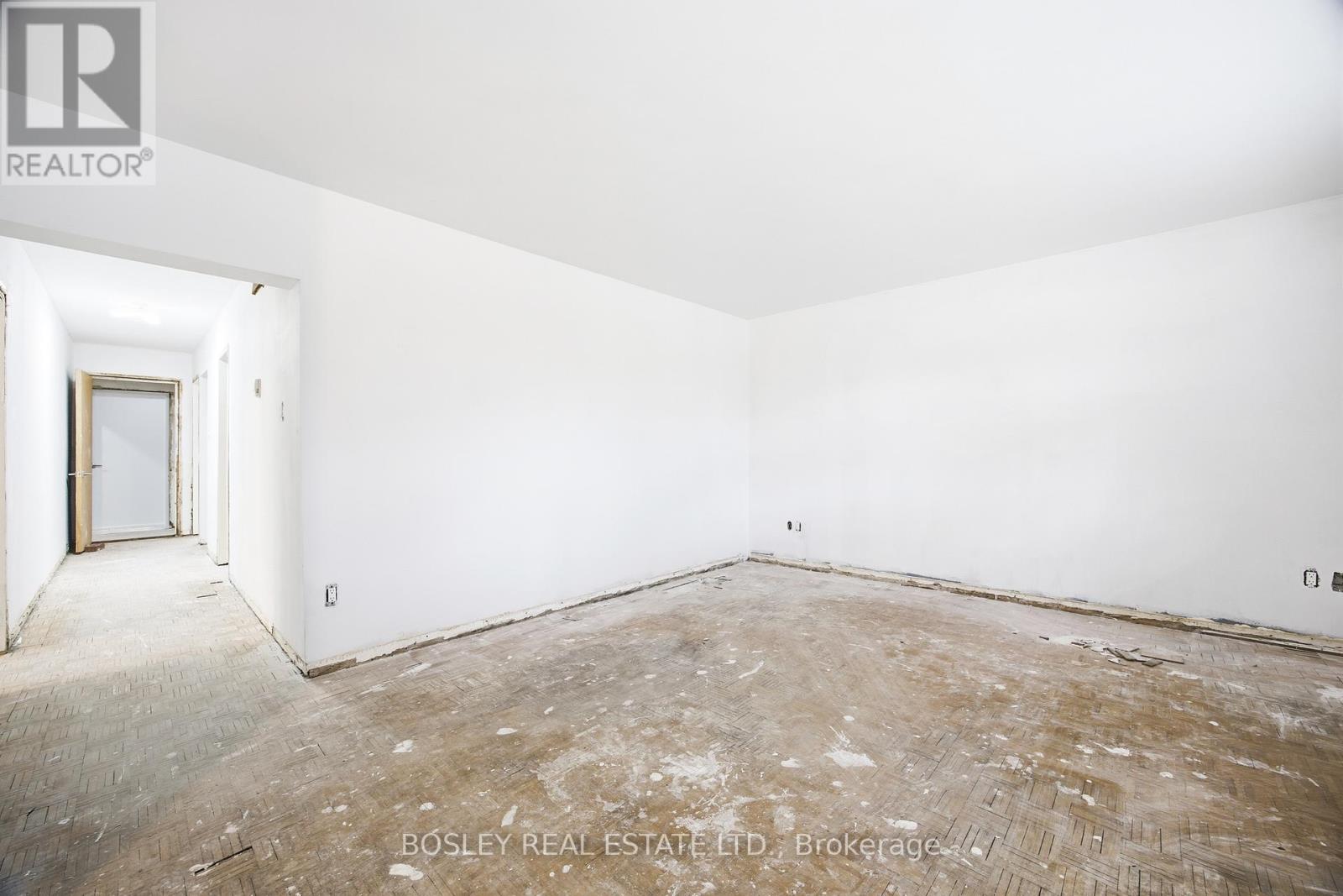 24 Oakwood Avenue N Property Photo 21