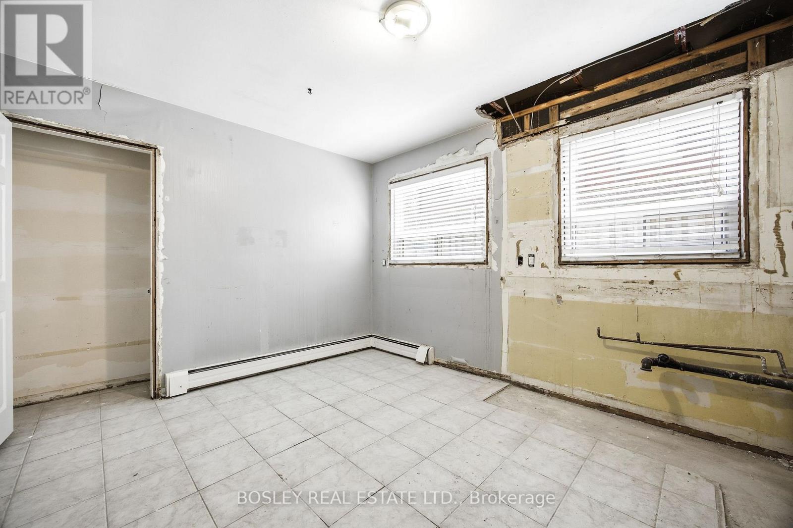 24 Oakwood Avenue N Property Photo 24