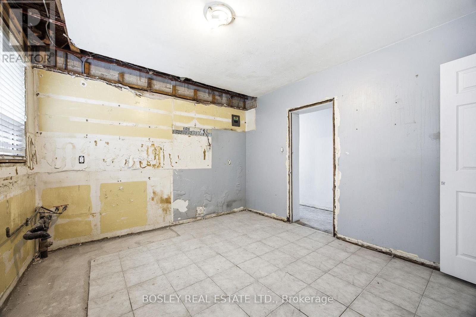 24 Oakwood Avenue N Property Photo 25