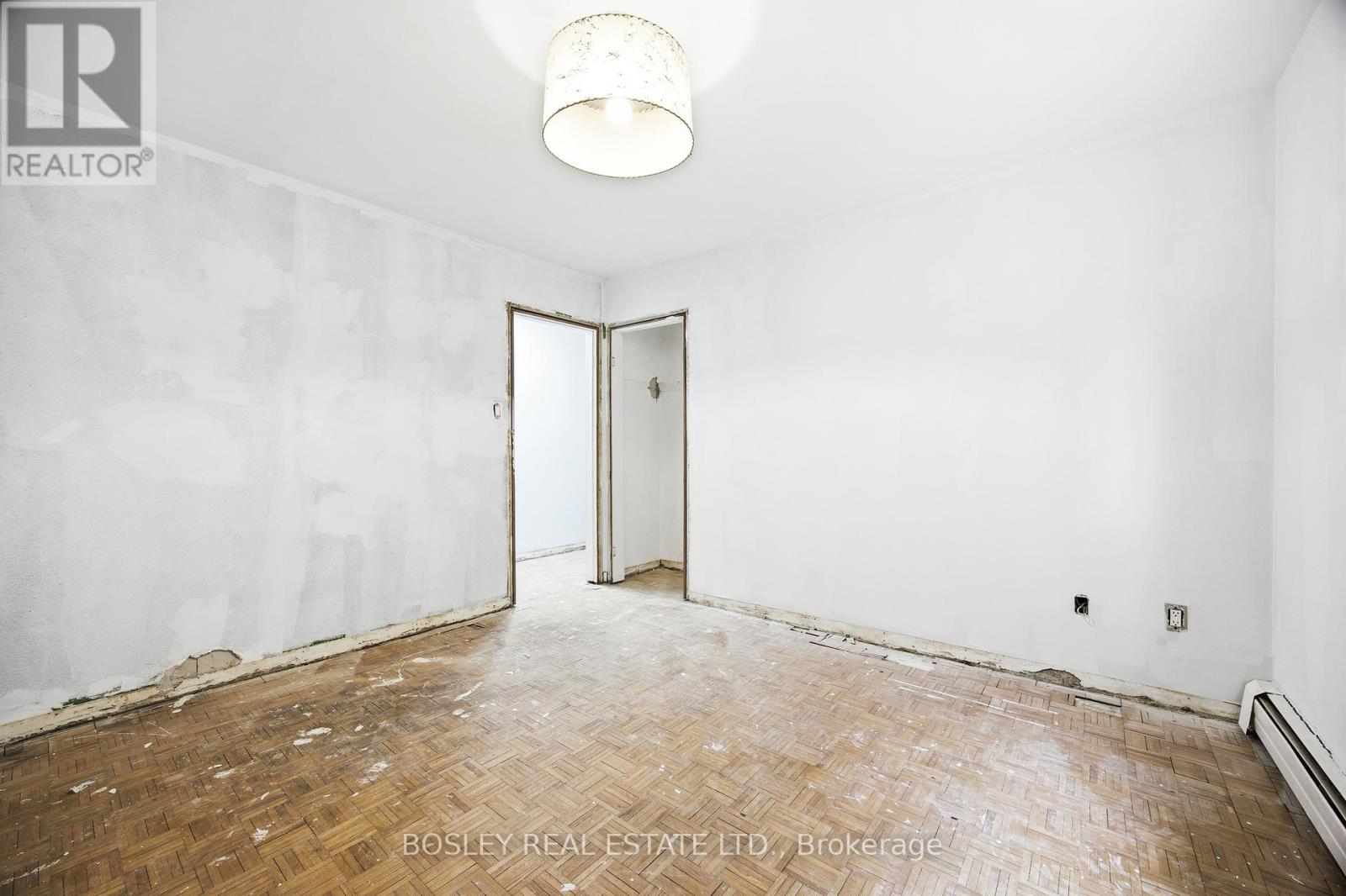 24 Oakwood Avenue N Property Photo 26