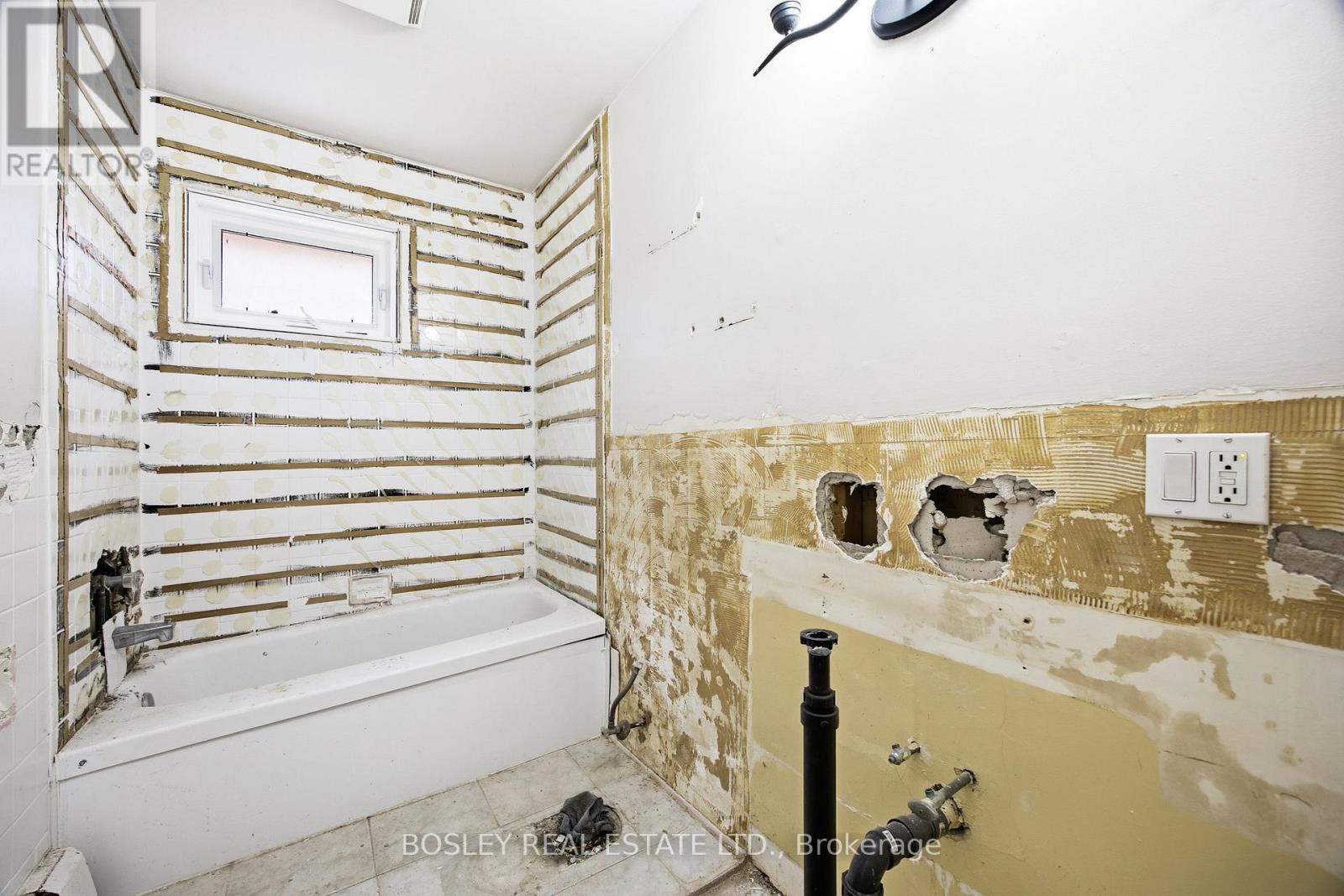 24 Oakwood Avenue N Property Photo 27