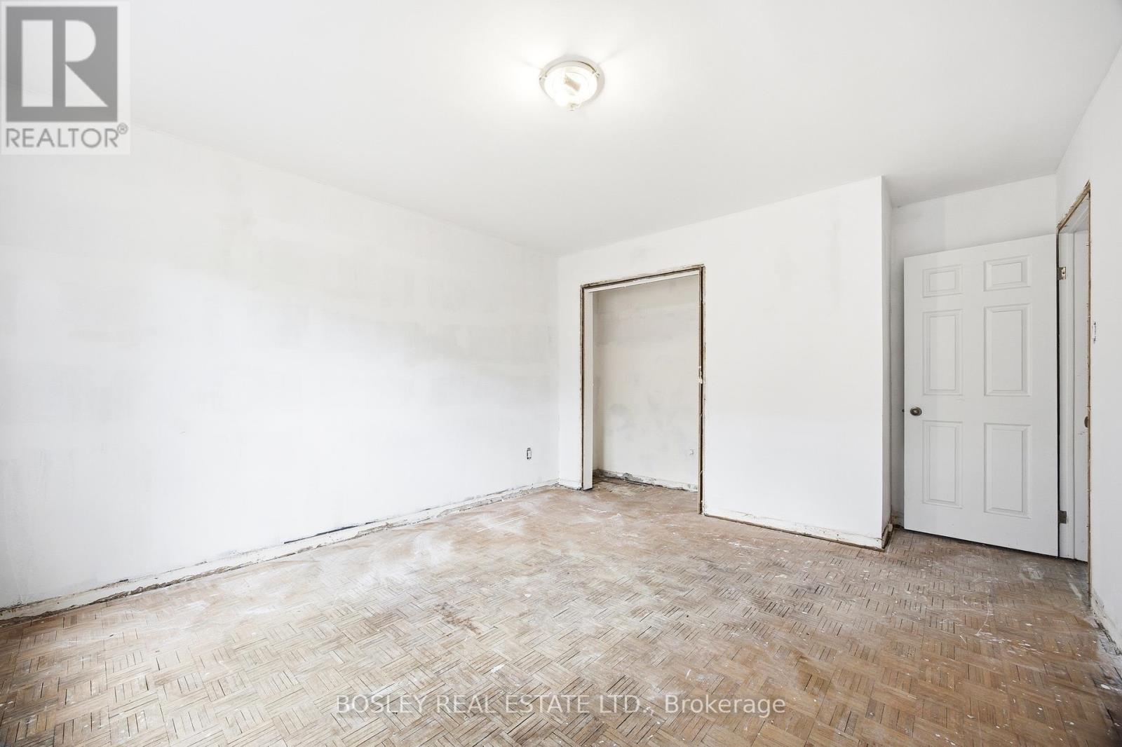 24 Oakwood Avenue N Property Photo 29