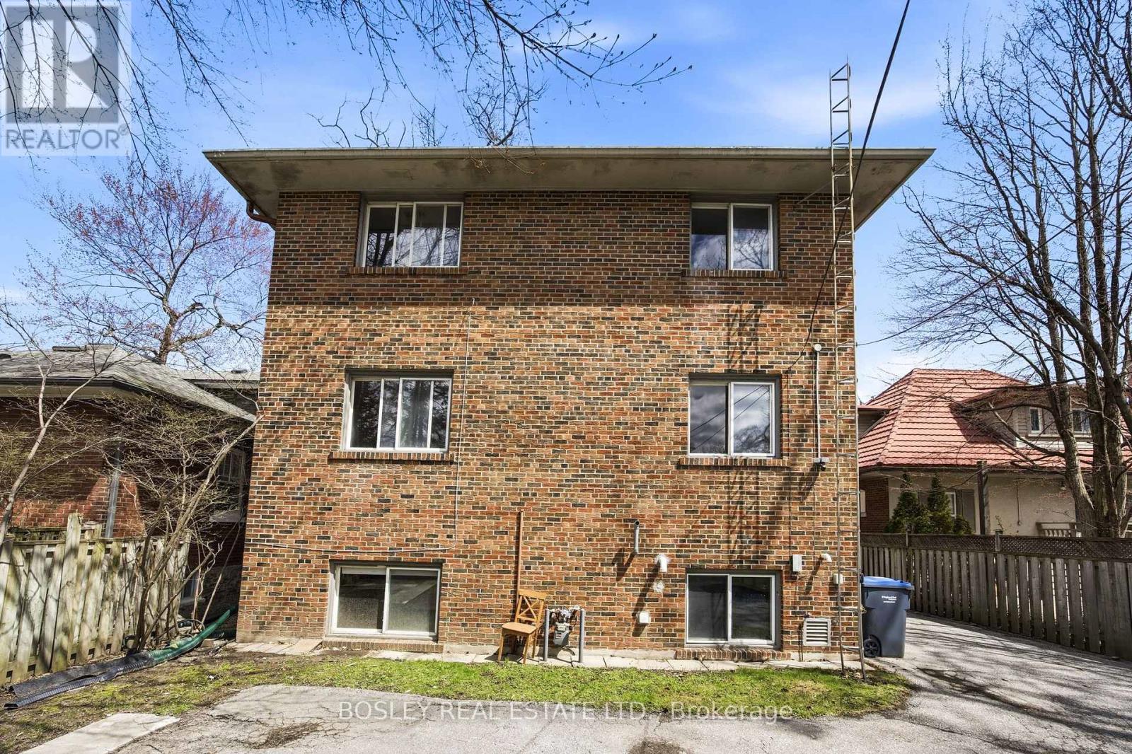 24 Oakwood Avenue N Property Photo 32
