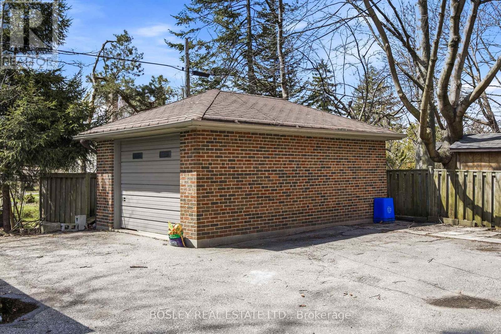 24 Oakwood Avenue N Property Photo 33