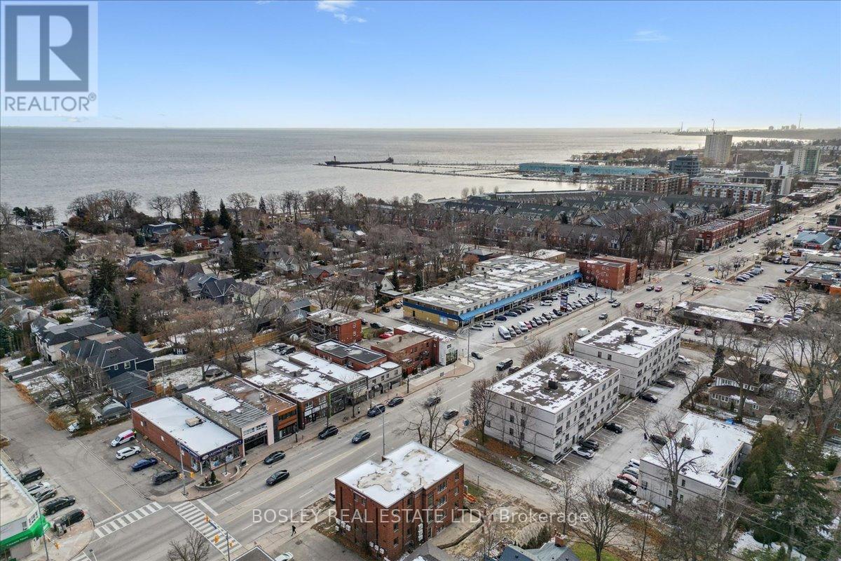 24 Oakwood Avenue N Property Photo 35