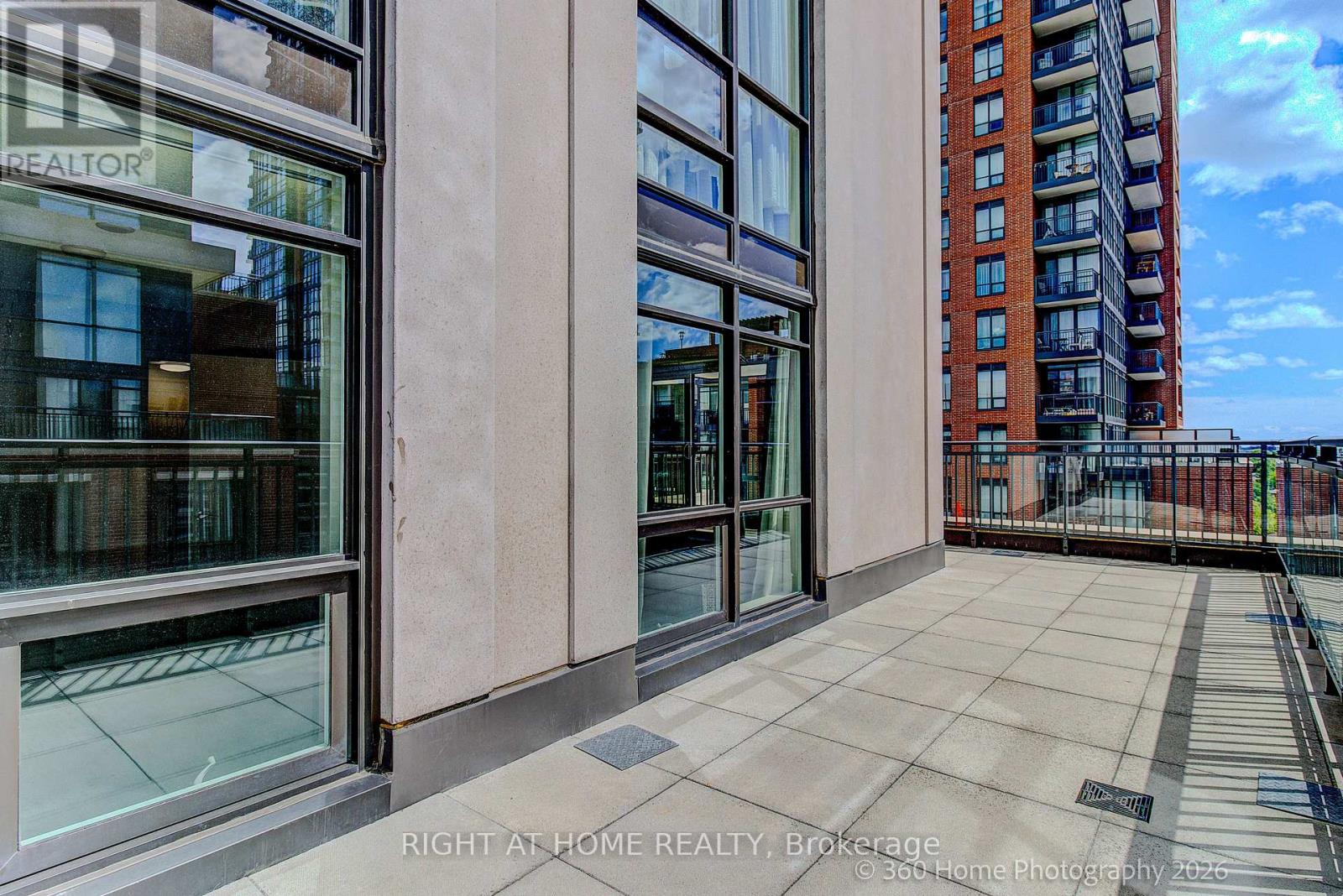 729 - 36 Via Bagnato Property Photo 4