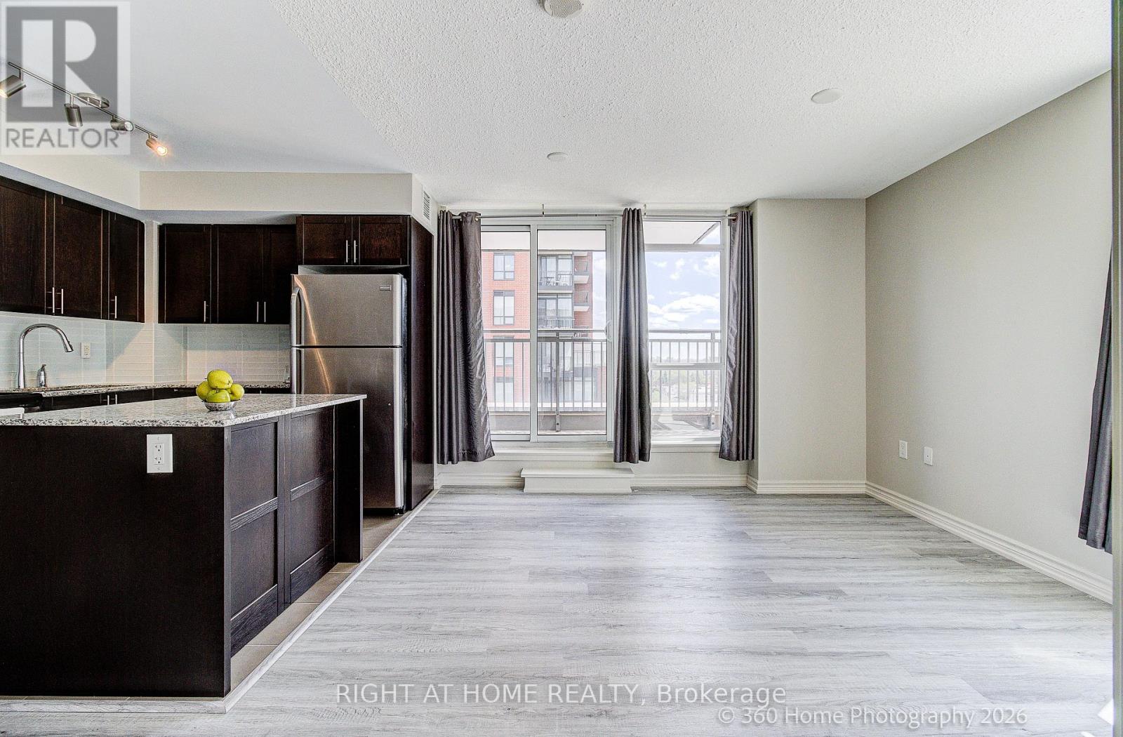 729 - 36 Via Bagnato Property Photo 8