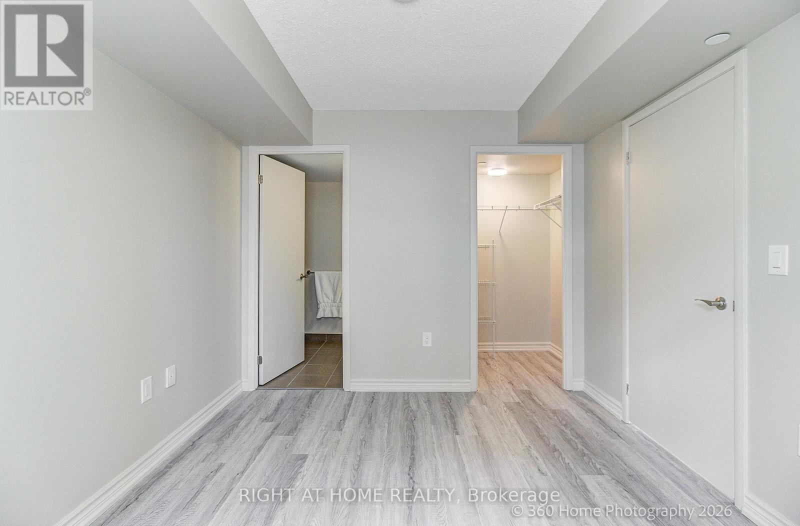 729 - 36 Via Bagnato Property Photo 11