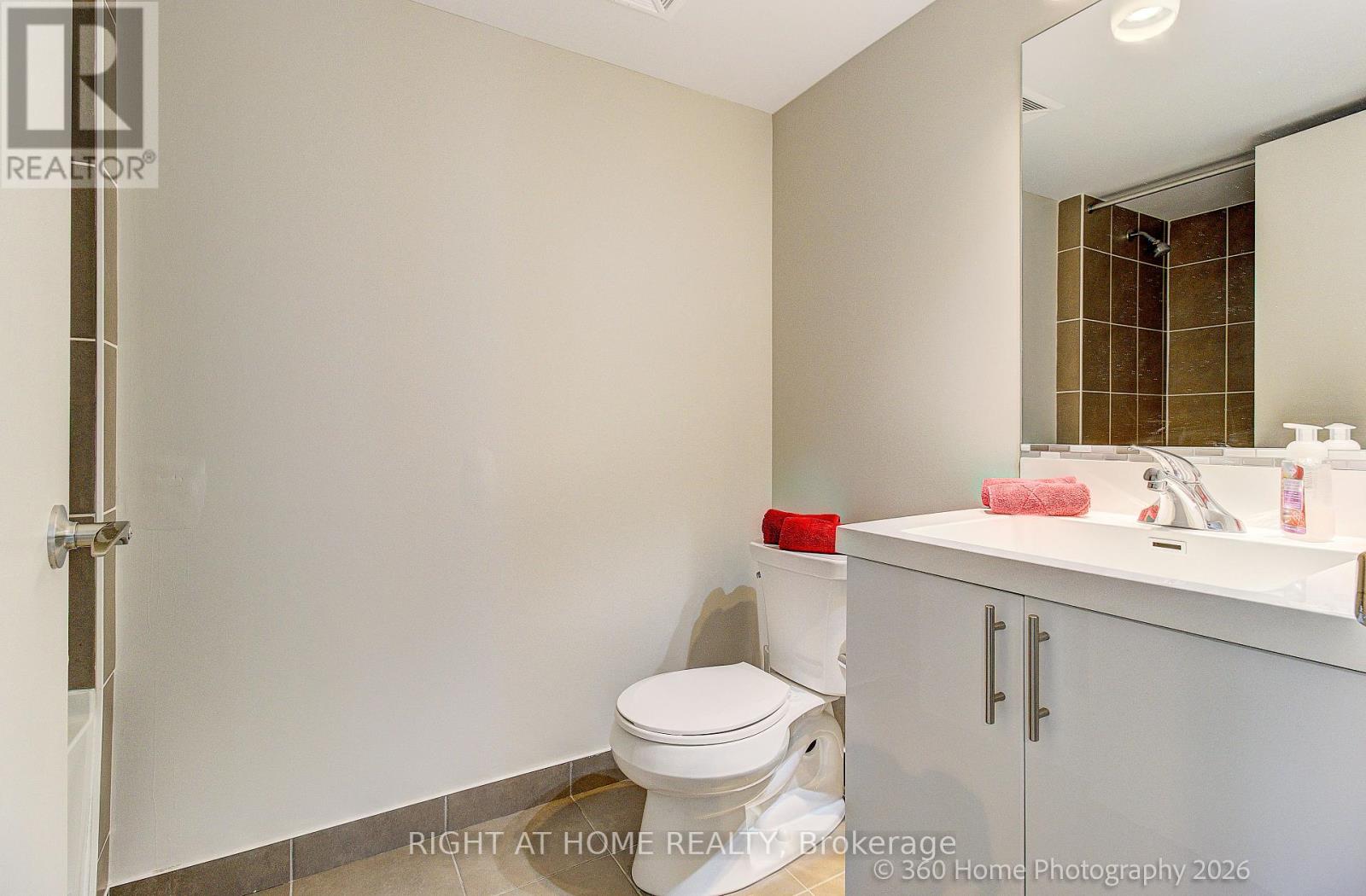 729 - 36 Via Bagnato Property Photo 16