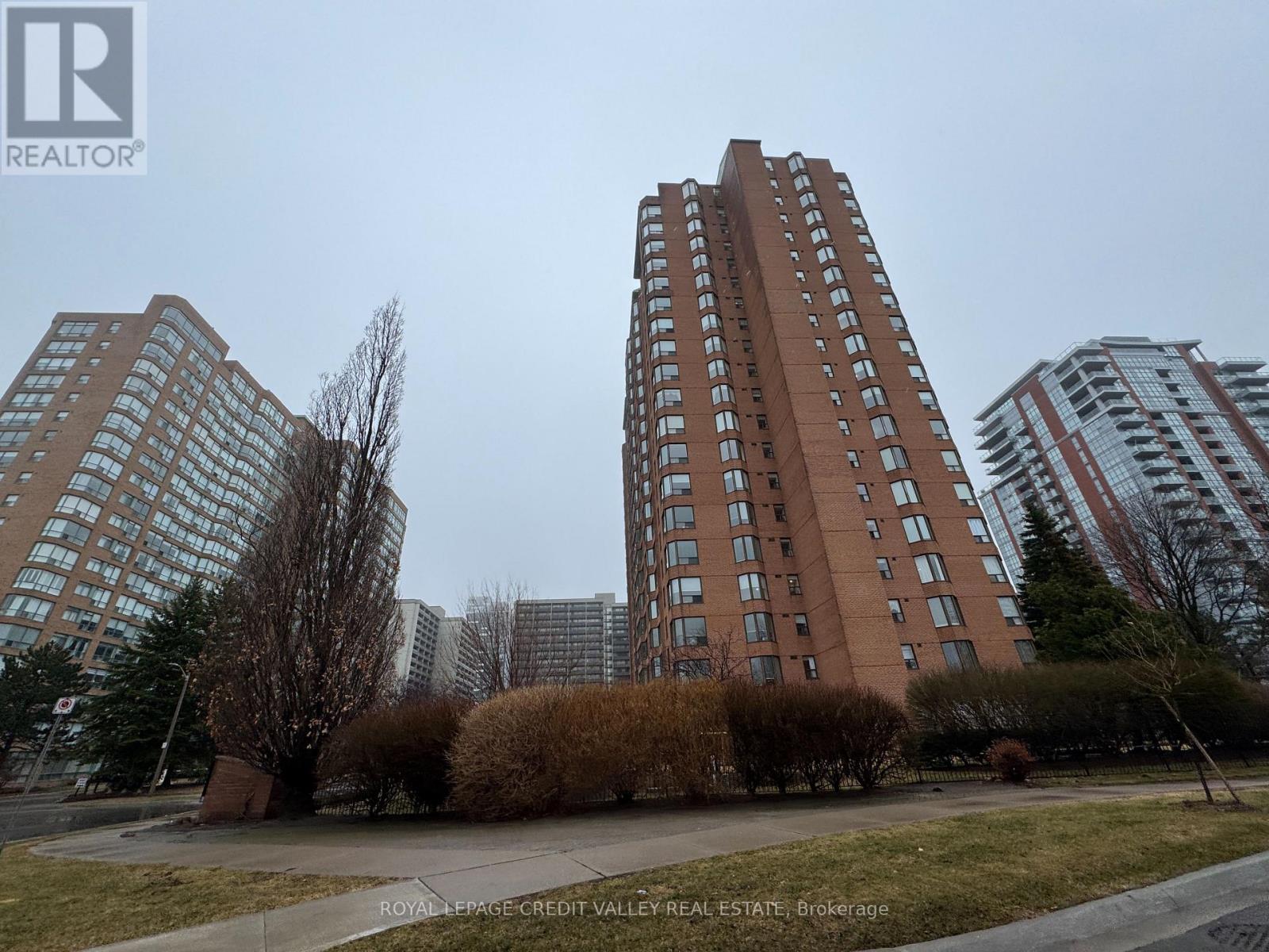 704 - 1270 Maple Crossing Boulevard Property Photo 2