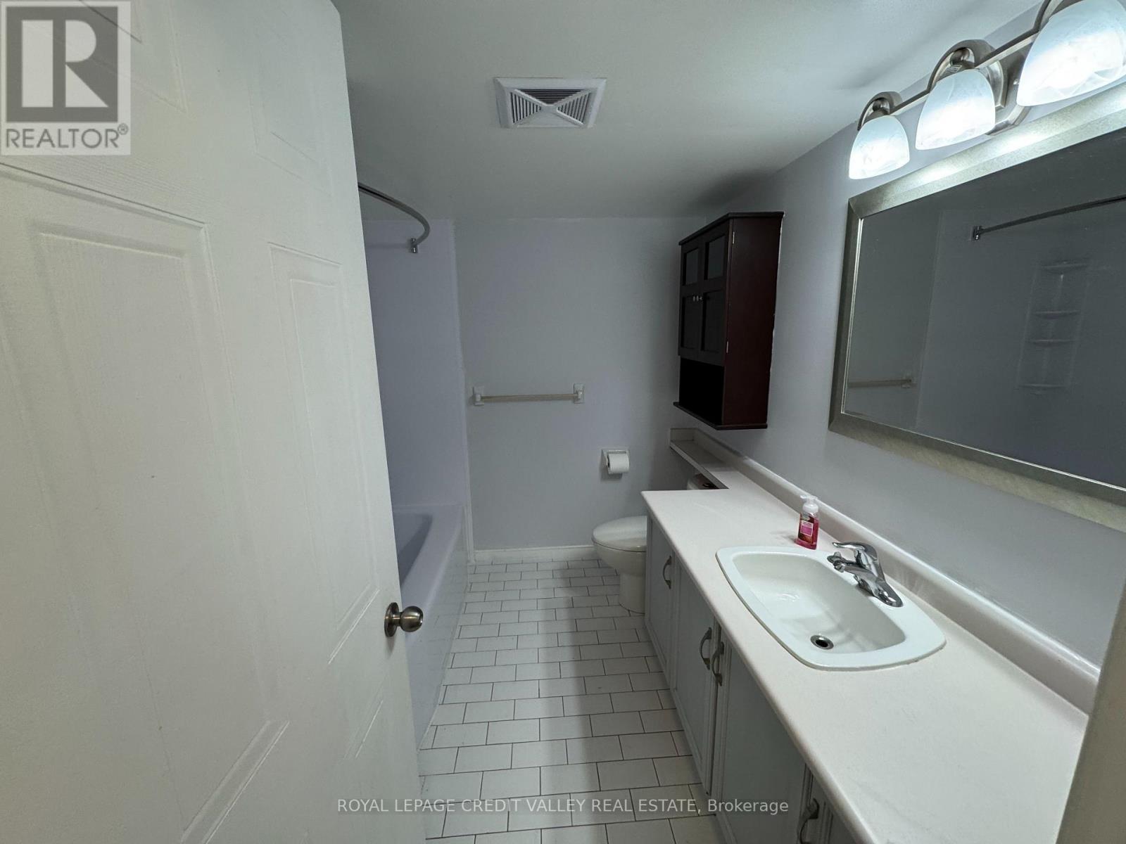 704 - 1270 Maple Crossing Boulevard Property Photo 26