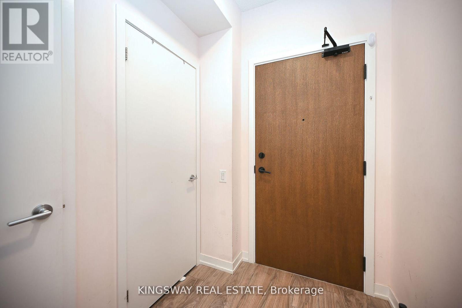 1410 - 4065 Confederation Parkway Property Photo 5