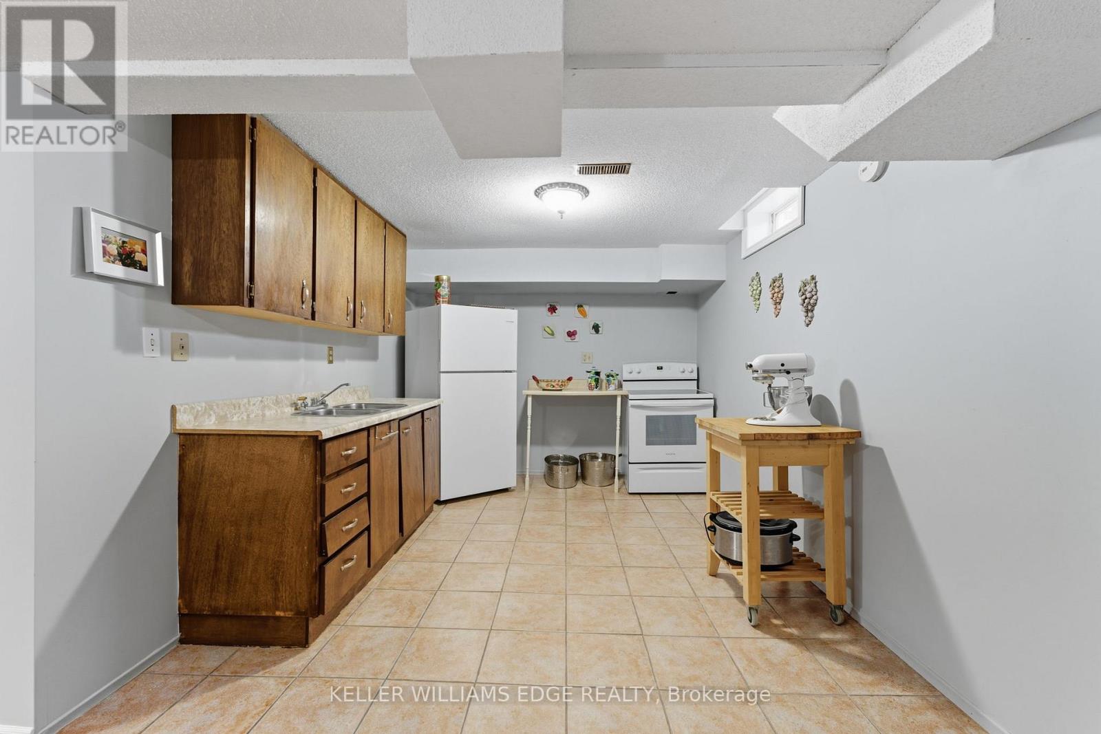 3043 Vanderbilt Road Property Photo 25