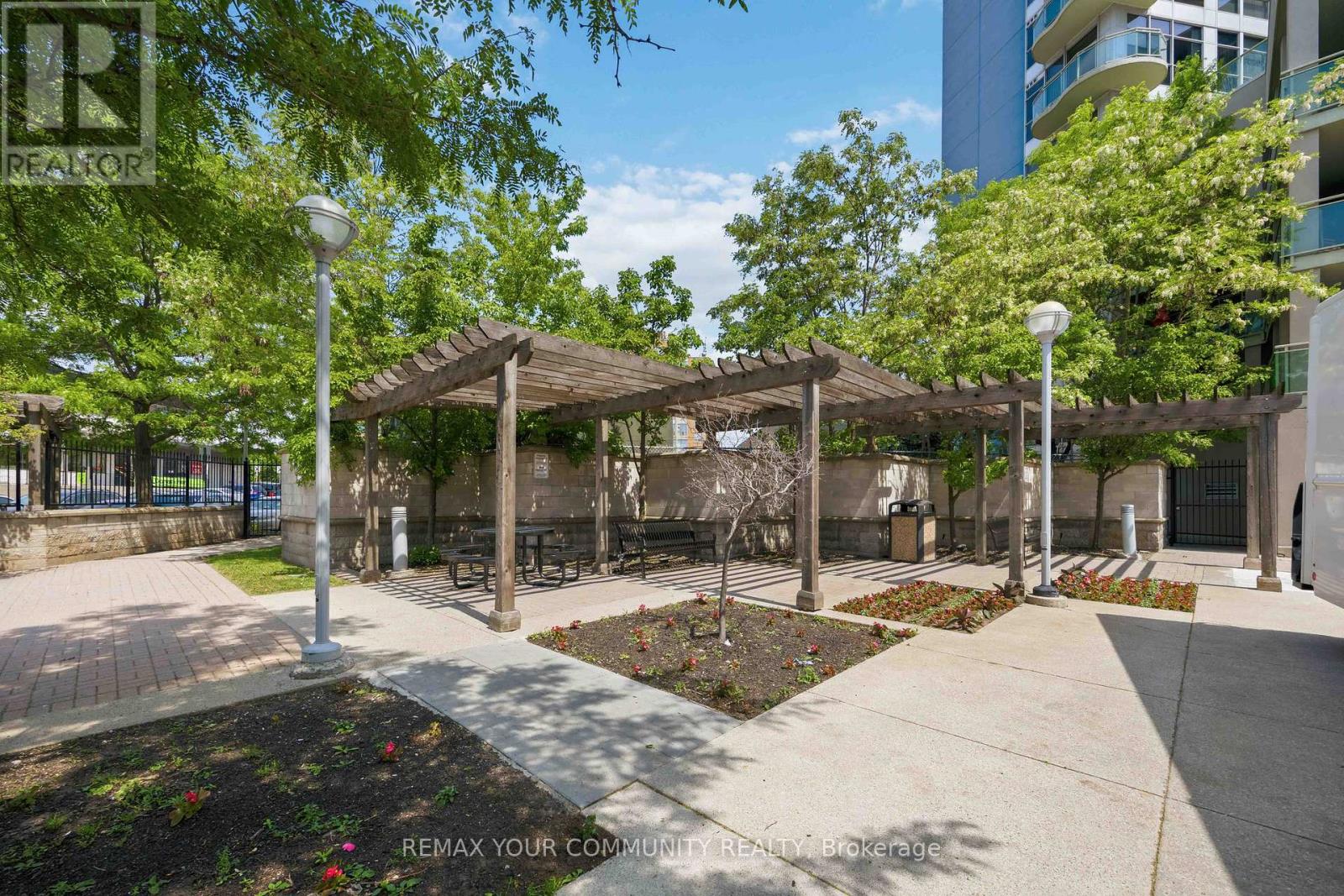 502 - 1600 Keele Street Property Photo 2