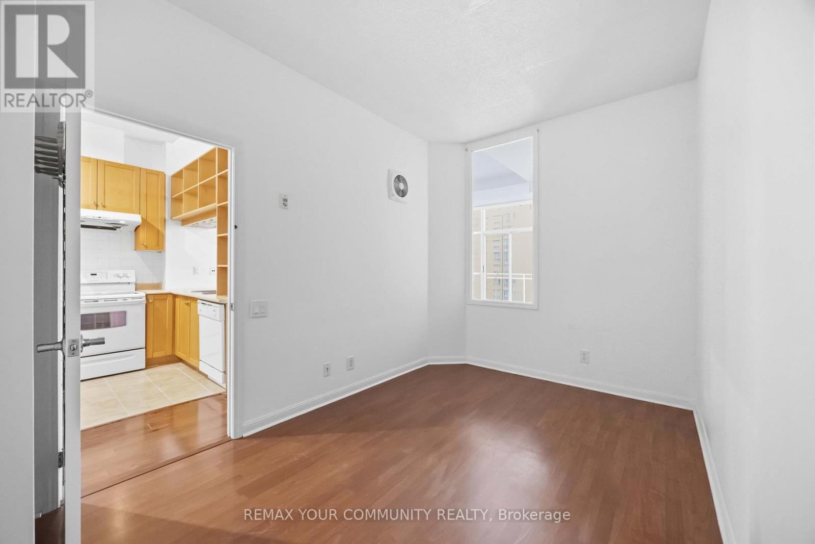 502 - 1600 Keele Street Property Photo 7