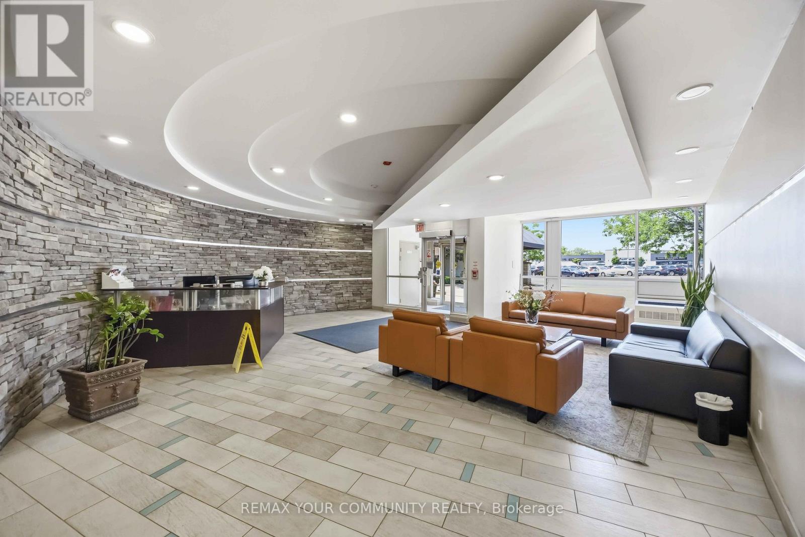 502 - 1600 Keele Street Property Photo 8