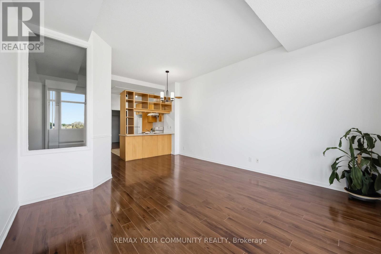 502 - 1600 Keele Street Property Photo 12