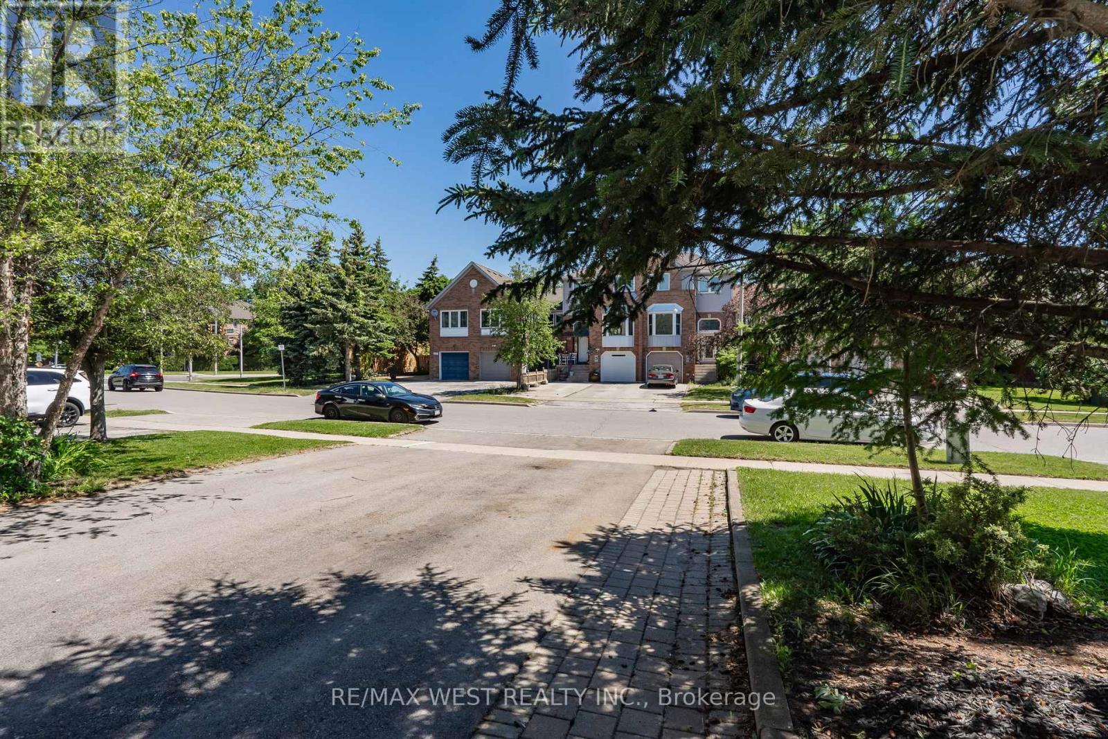 1216 Leewood Drive Property Photo 4