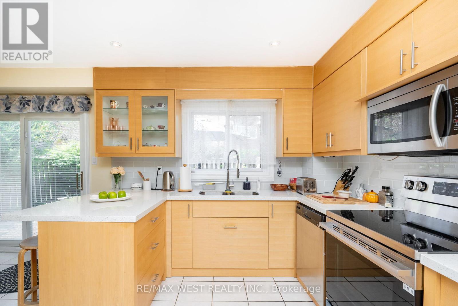 1216 Leewood Drive Property Photo 18