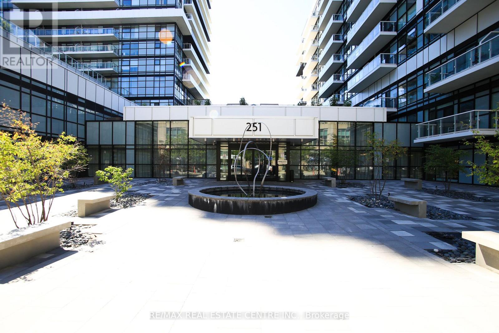 519 - 251 Manitoba Street Property Photo 1