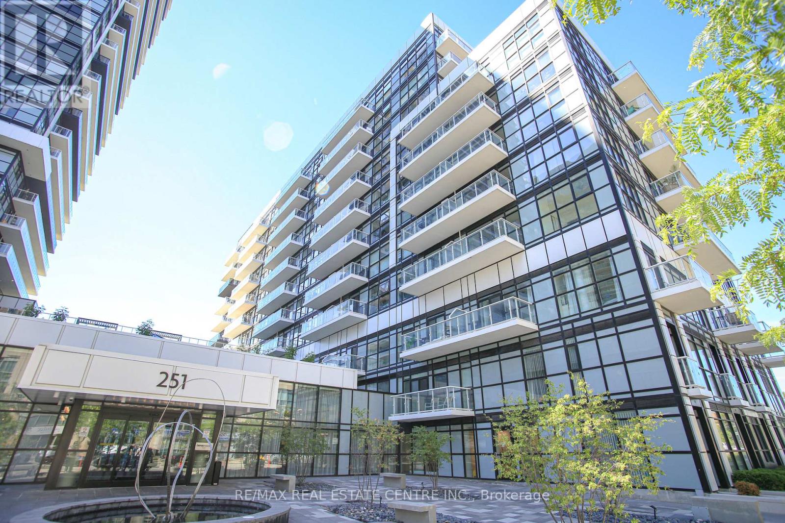 519 - 251 Manitoba Street Property Photo 2