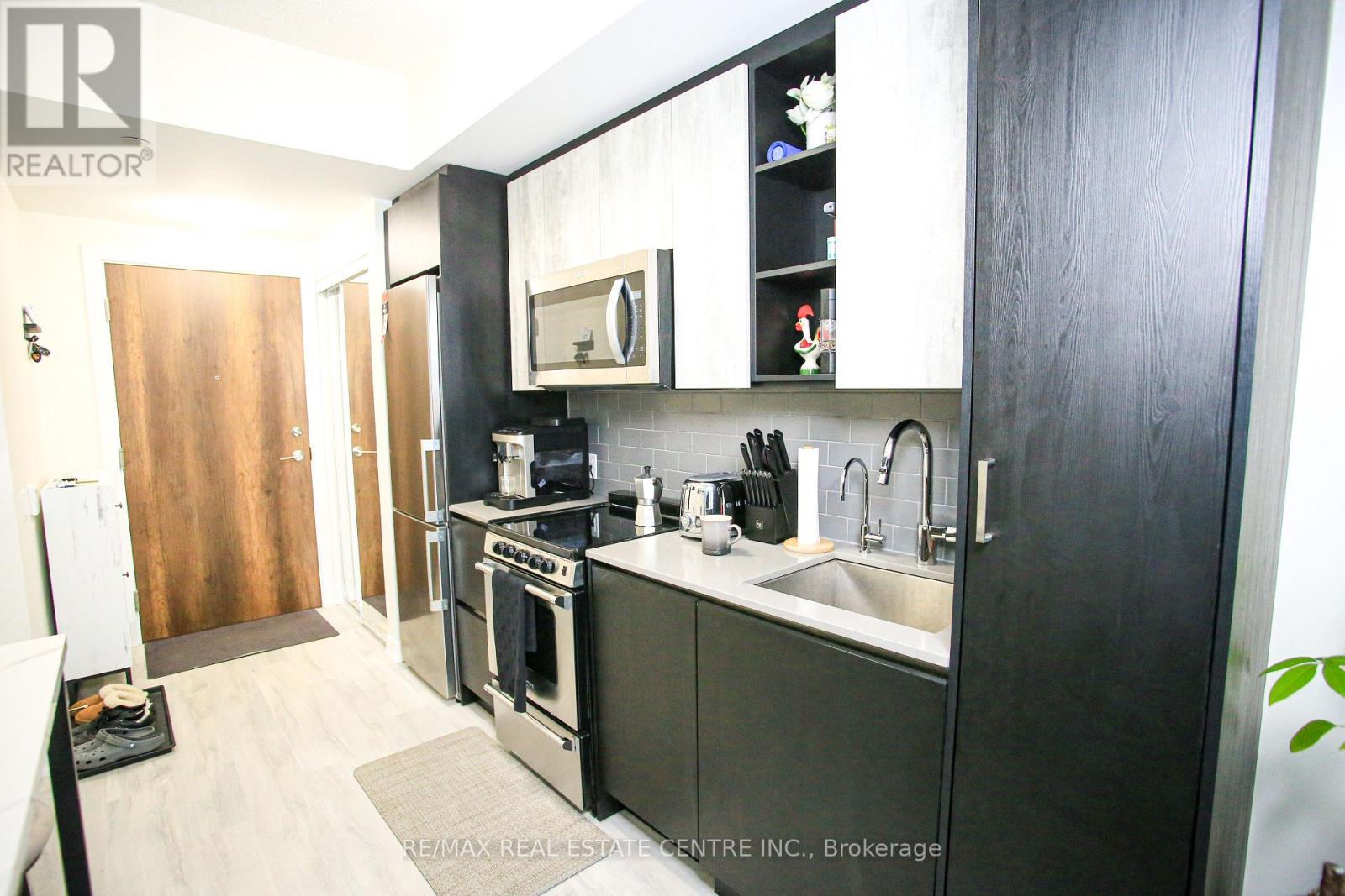 519 - 251 Manitoba Street Property Photo 5