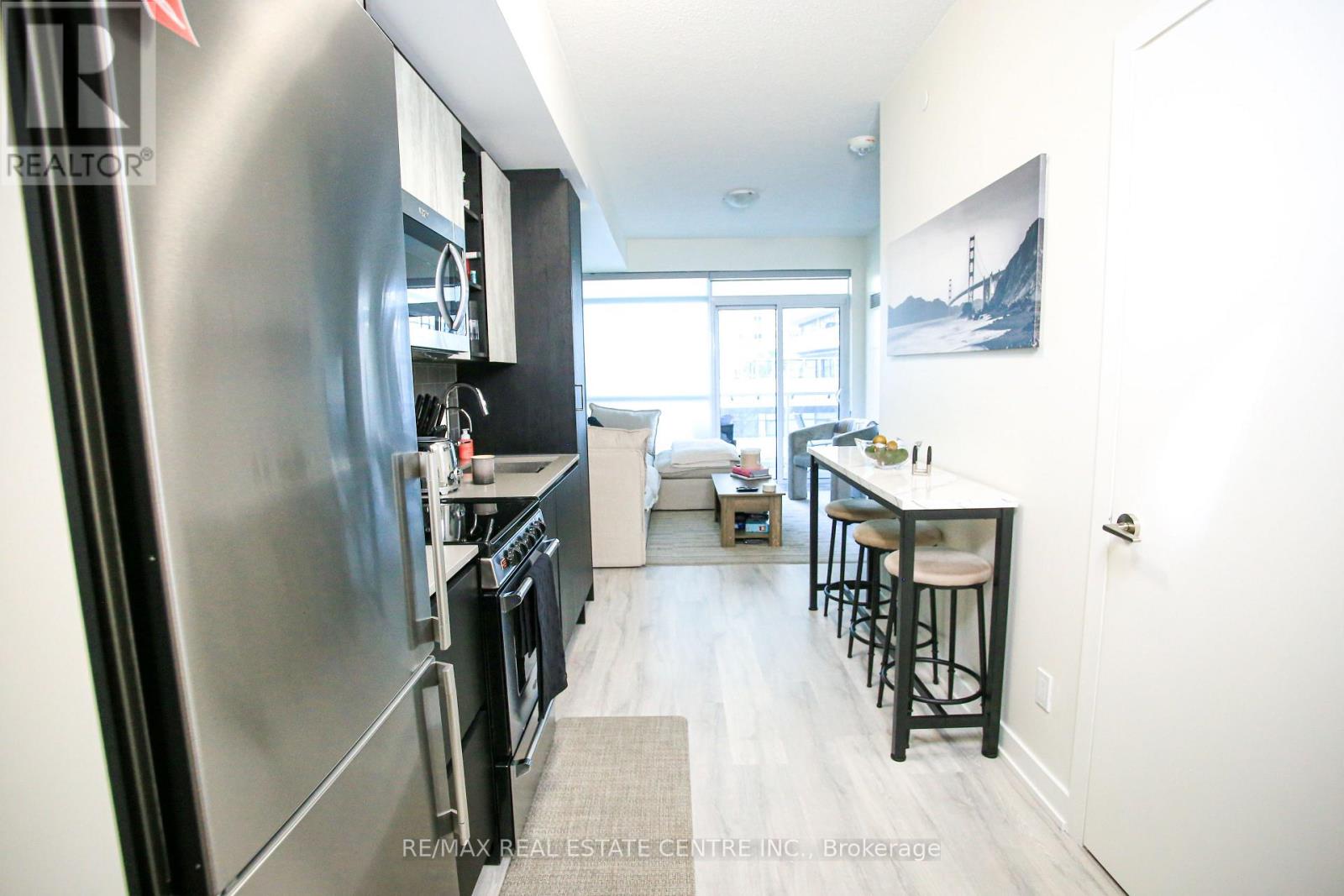 519 - 251 Manitoba Street Property Photo 6