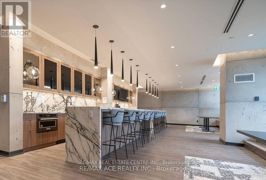519 - 251 Manitoba Street Property Photo 18