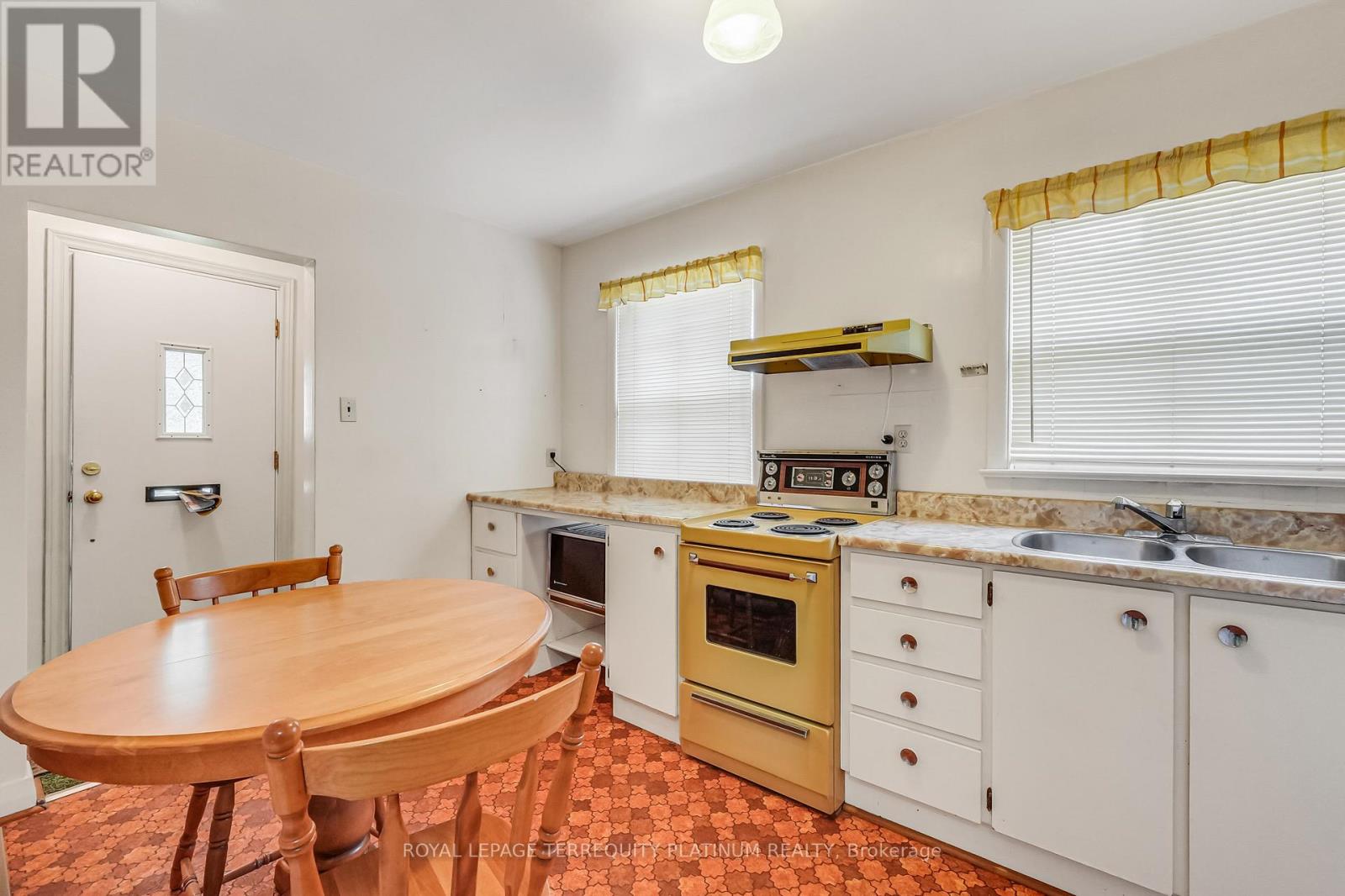 4 Sunray Crescent Property Photo 7
