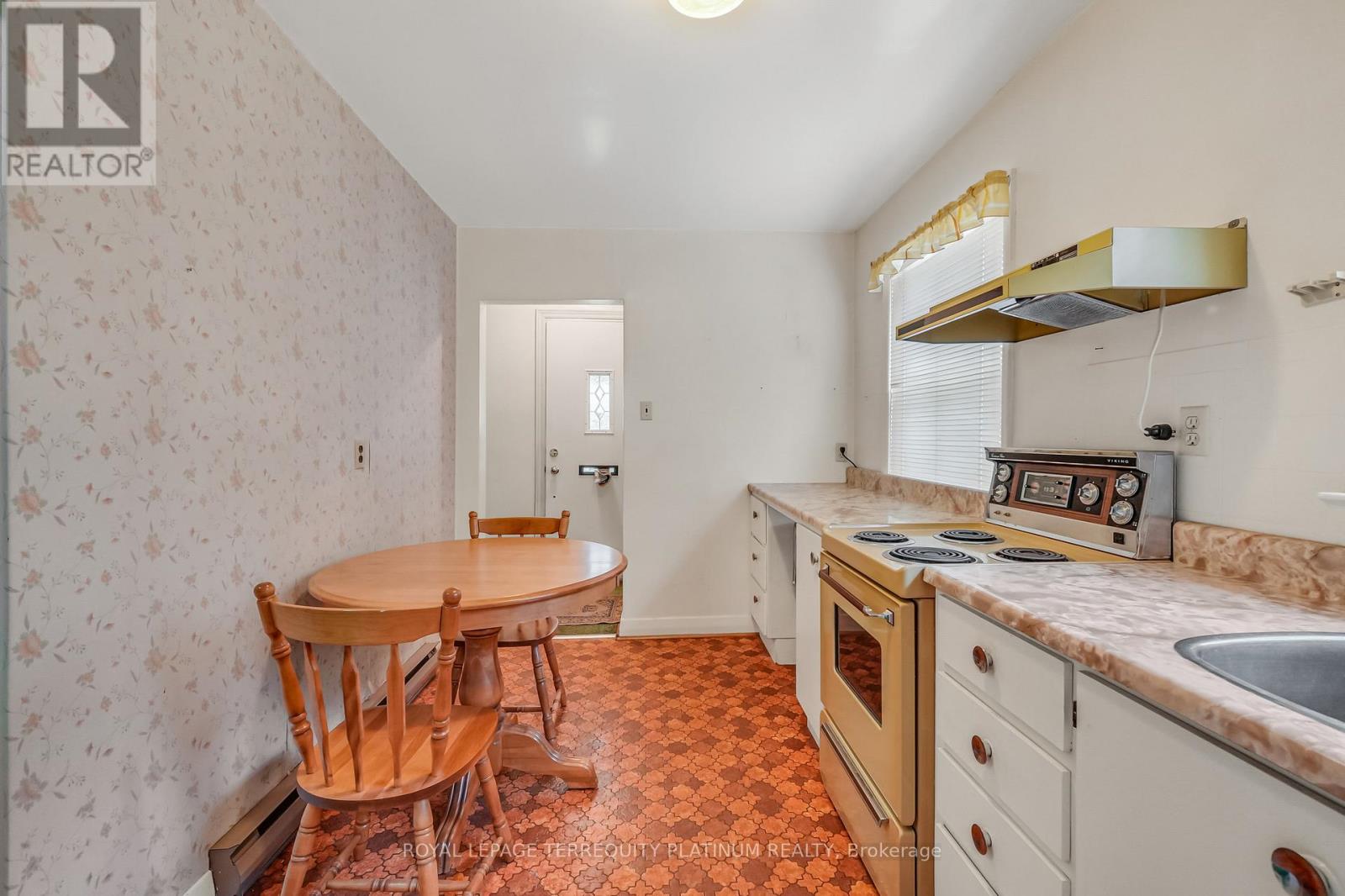 4 Sunray Crescent Property Photo 8