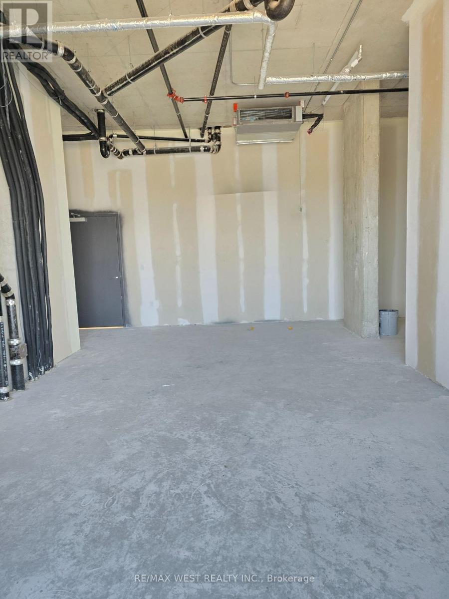 423 - 600 Dixon Road Property Photo 5