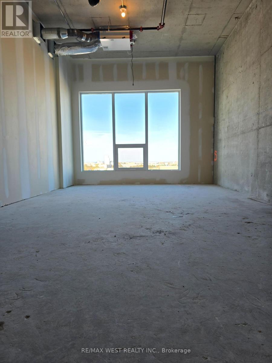 423 - 600 Dixon Road Property Photo 9