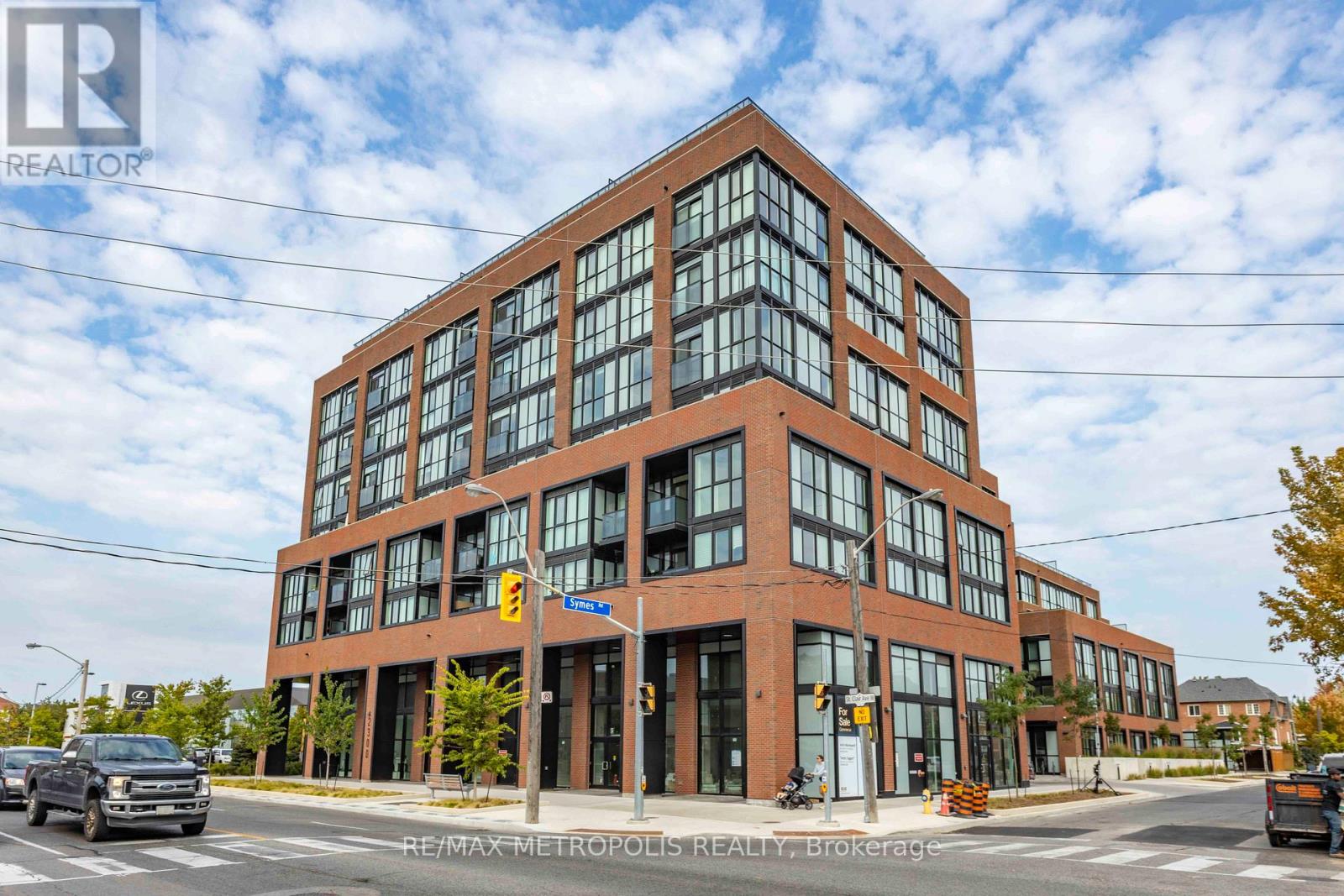 307 - 2300 ST CLAIR AVENUE W Property Photo 1