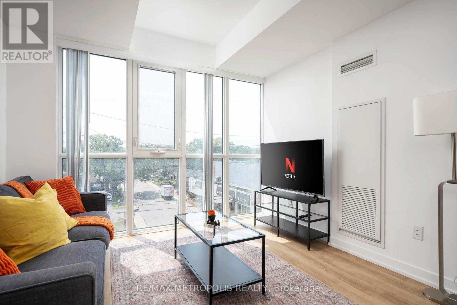 407 - 2300 St Clair Avenue W Property Photo 4