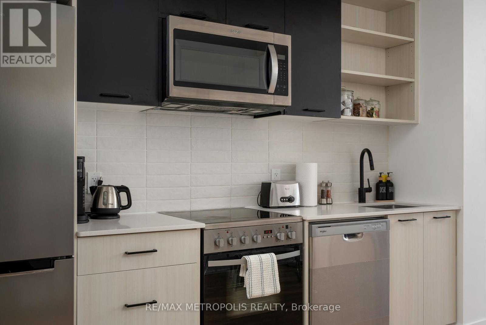 407 - 2300 St Clair Avenue W Property Photo 7