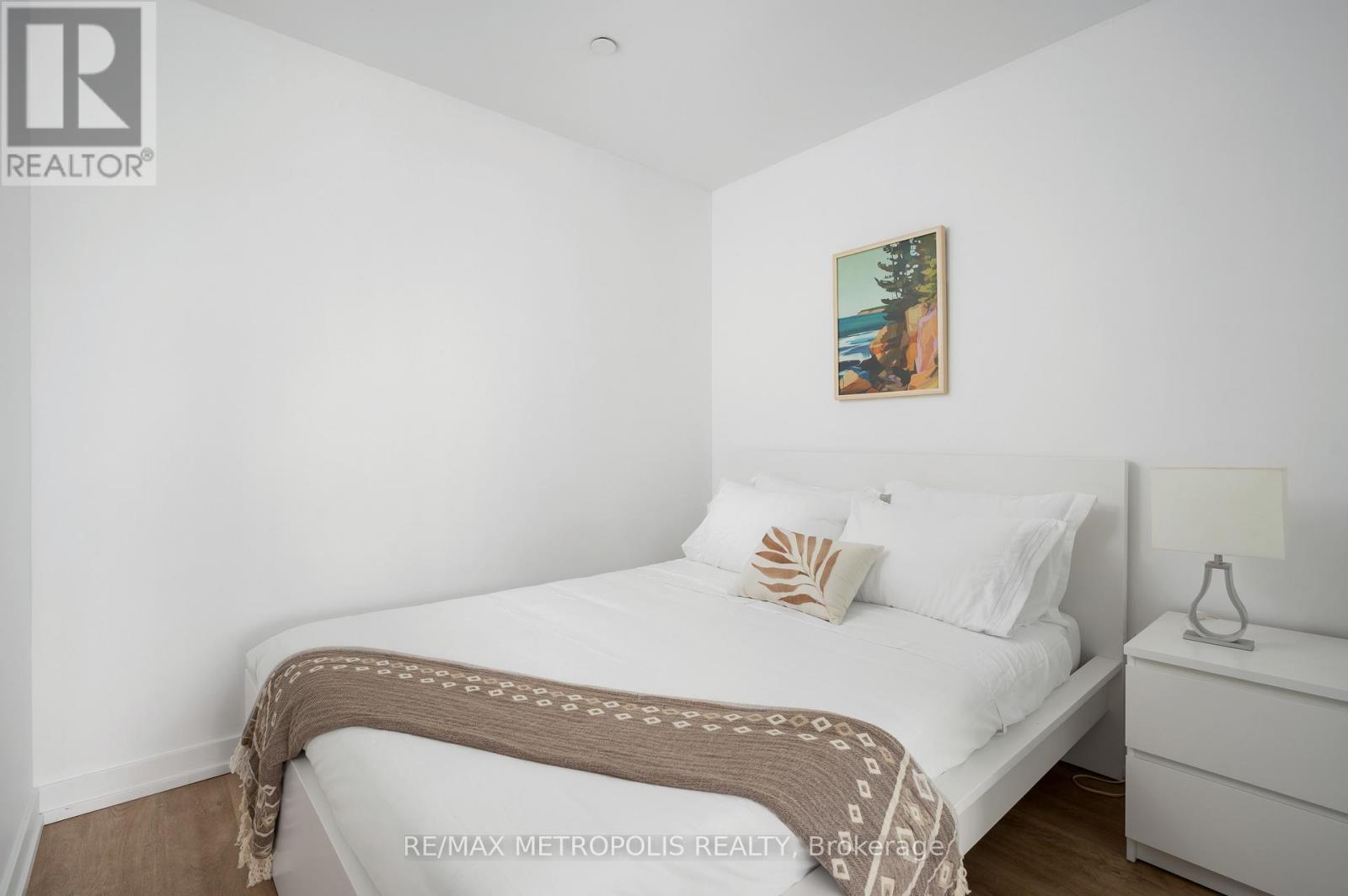 407 - 2300 St Clair Avenue W Property Photo 9