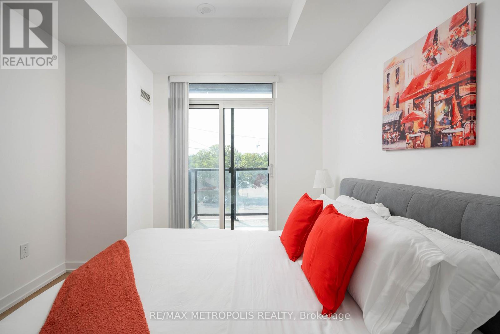 407 - 2300 St Clair Avenue W Property Photo 12