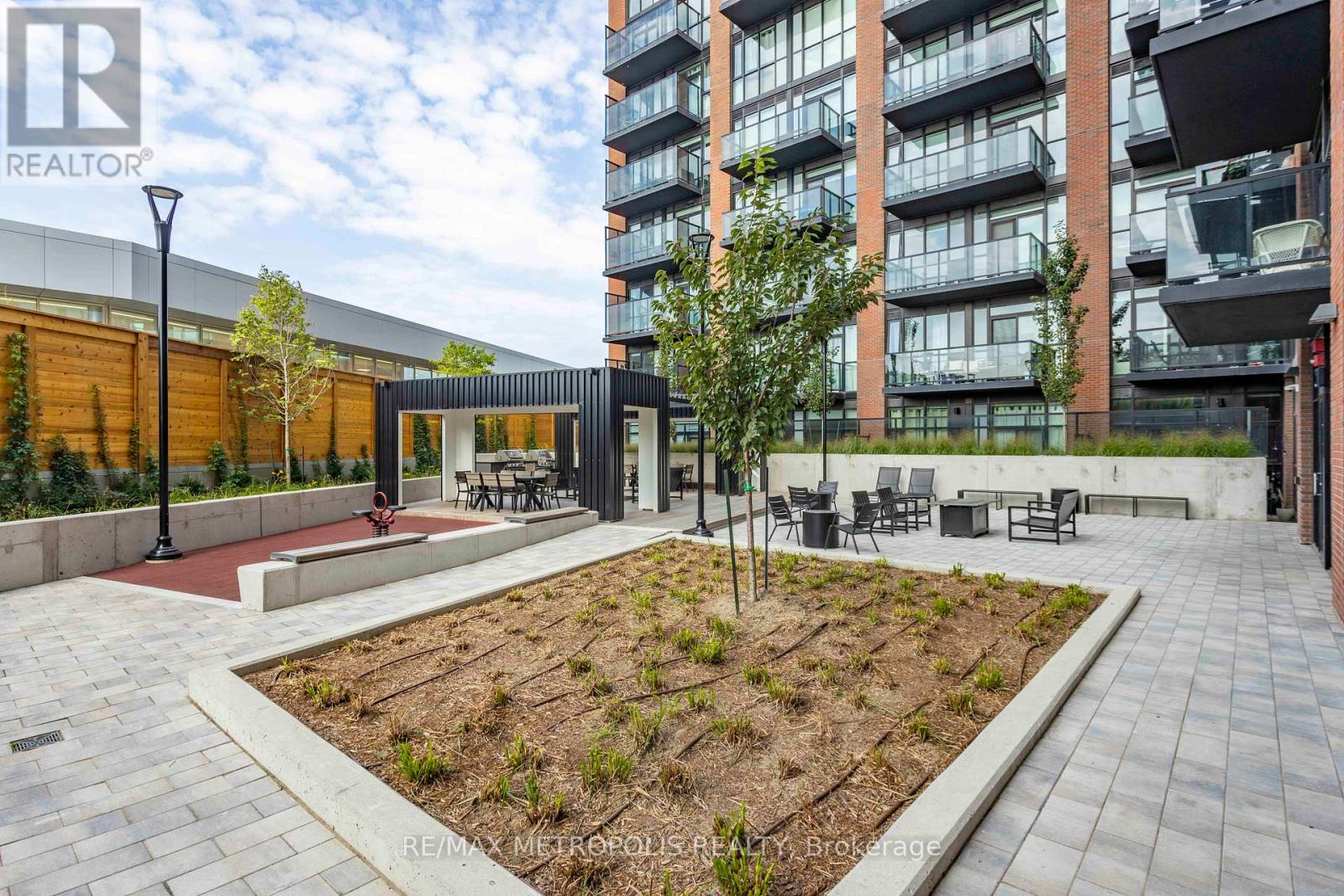 407 - 2300 St Clair Avenue W Property Photo 16