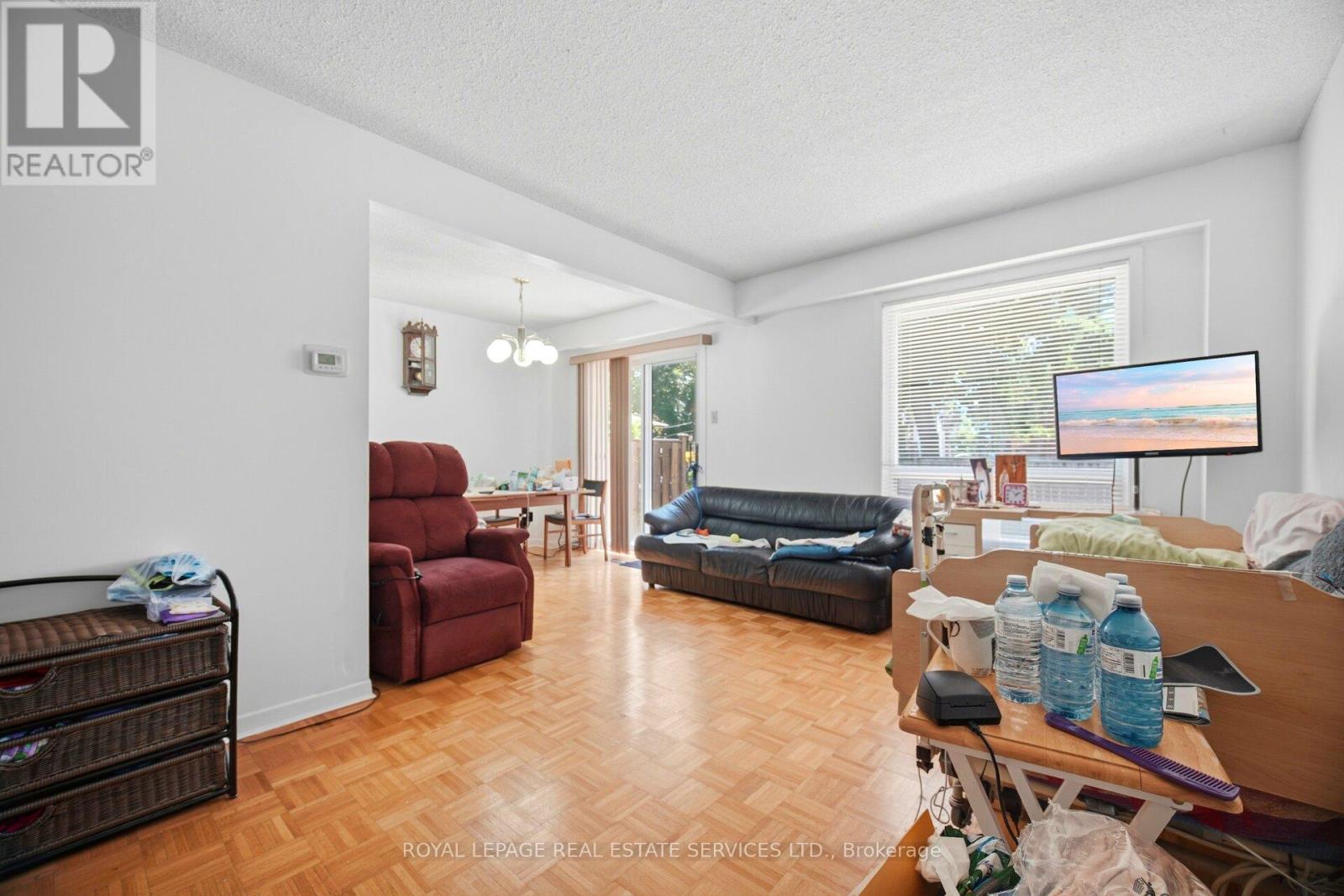 21 - 345 Meadows Boulevard Property Photo 12
