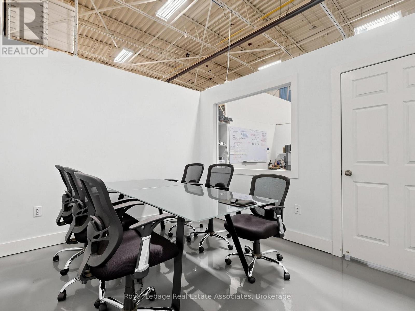 W13426026 Property Photo 12